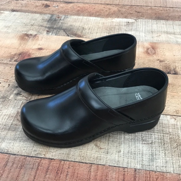 dansko pepper clog